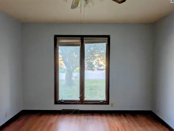 758 Moundview Ave, Salina, KS 67401