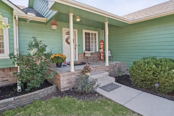 327 Wheatridge Ct, Newton, KS 67114