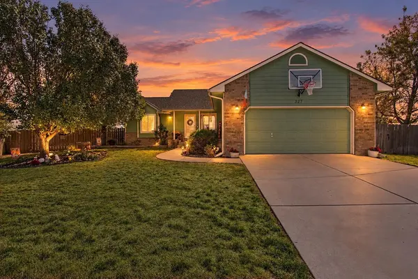 327 Wheatridge Ct, Newton, KS 67114
