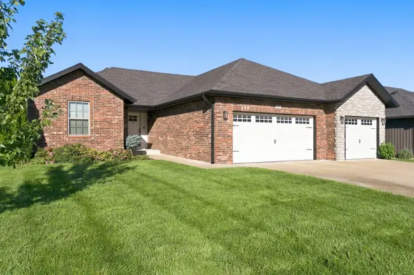 413 N Maplecrest DR, Nixa, MO 65714