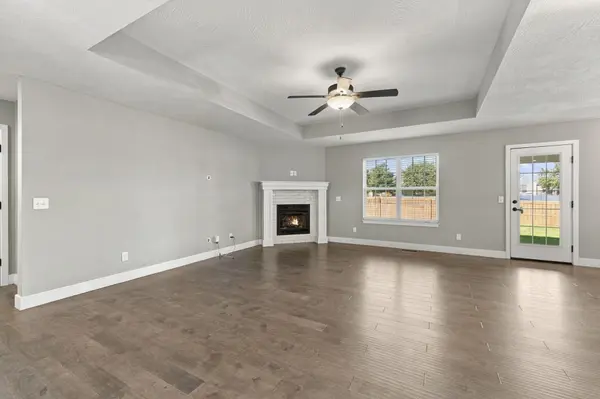 413 N Maplecrest DR, Nixa, MO 65714