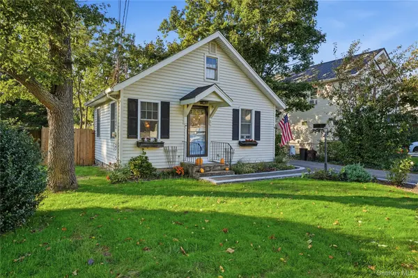 8 South AVE, Smithtown, NY 11787