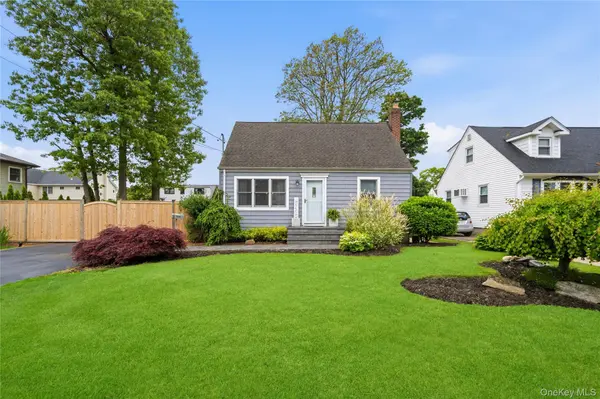 319 N Fulton AVE, Lindenhurst, NY 11757