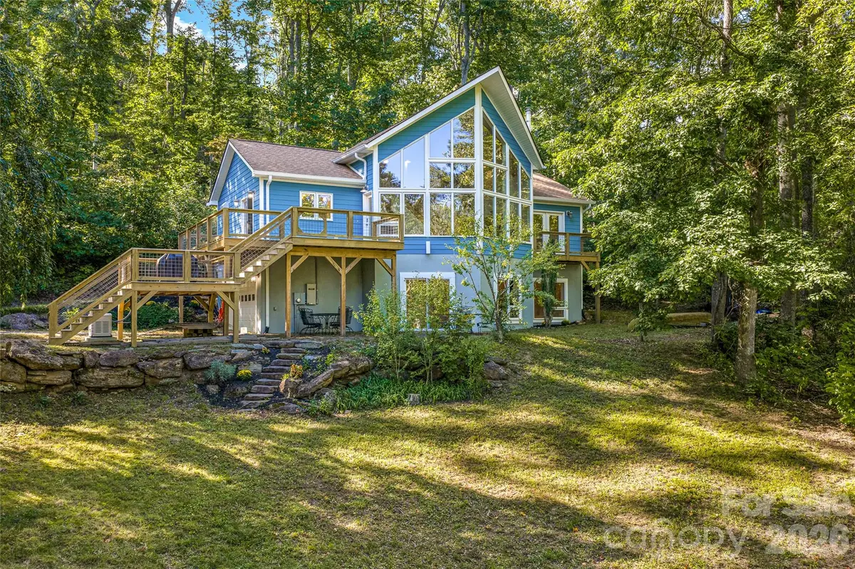 918 Long Branch RD, Swannanoa, NC 28778