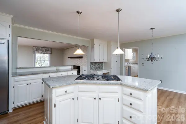 758 Williamsburg DR NE, Concord, NC 28025