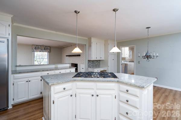 758 Williamsburg DR NE, Concord, NC 28025