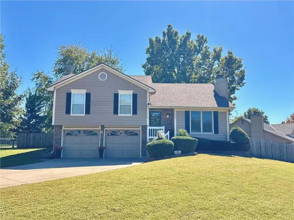 2301 NE Chipman ST, Lee's Summit, MO 64086