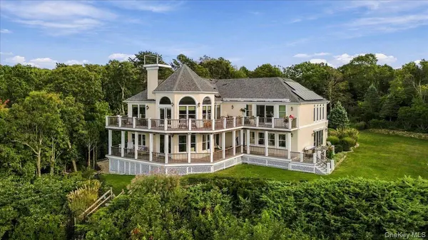3172 Sound AVE, Baiting Hollow, NY 11901