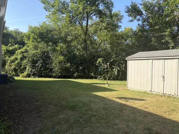 2018 Oxnard DR, Downers Grove, IL 60516