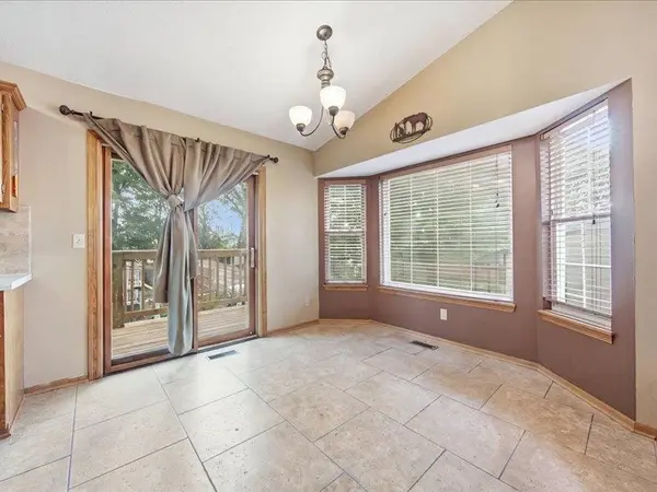 1319 E Spring Cir, Haysville, KS 67060