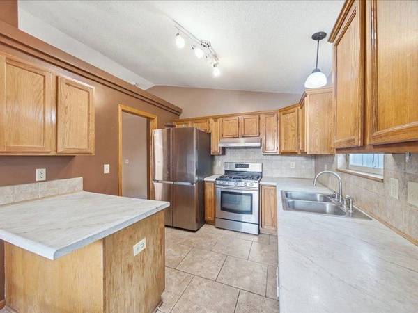 1319 E Spring Cir, Haysville, KS 67060