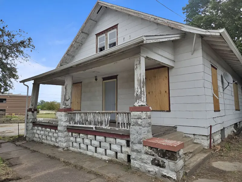 344 10th ST, Moline, IL 61265