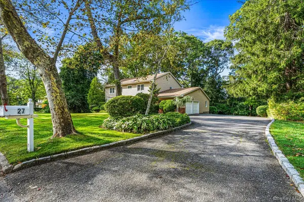 27 Winter LN, Dix Hills, NY 11746