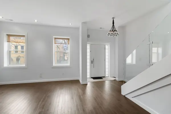 13 N Ada ST, Chicago, IL 60607