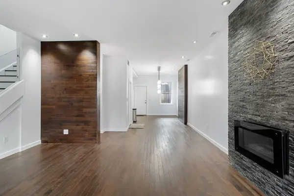 13 N Ada ST, Chicago, IL 60607