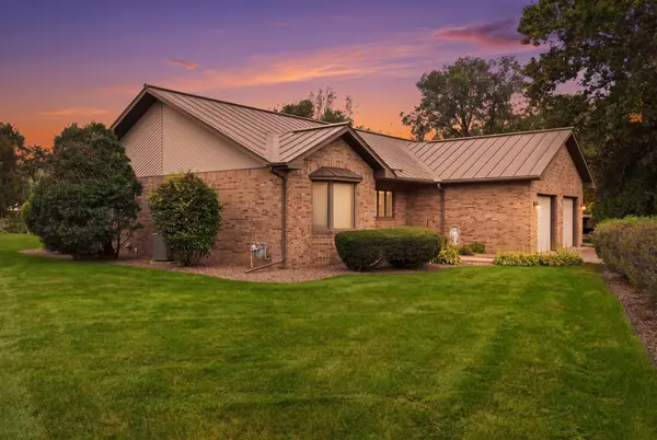 525 S 14th ST, La Crescent, MN 55947