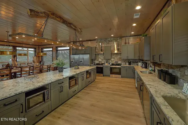1175 Woodland Trek Lane, Sevierville, TN 37876