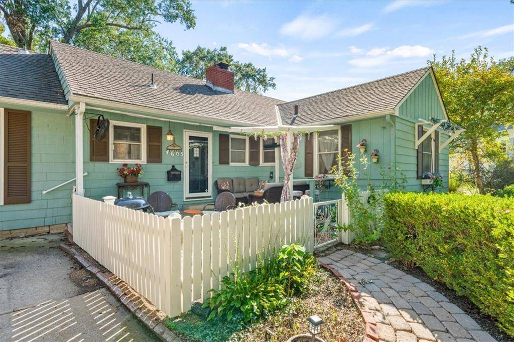 4605 W 72nd TER, Prairie Village, KS 66208