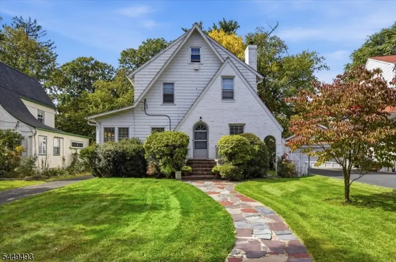 45 Undercliff Rd, Millburn Twp., NJ 07041