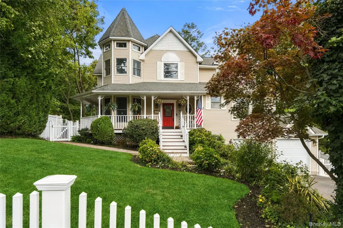 7 Platt PL, Huntington, NY 11743