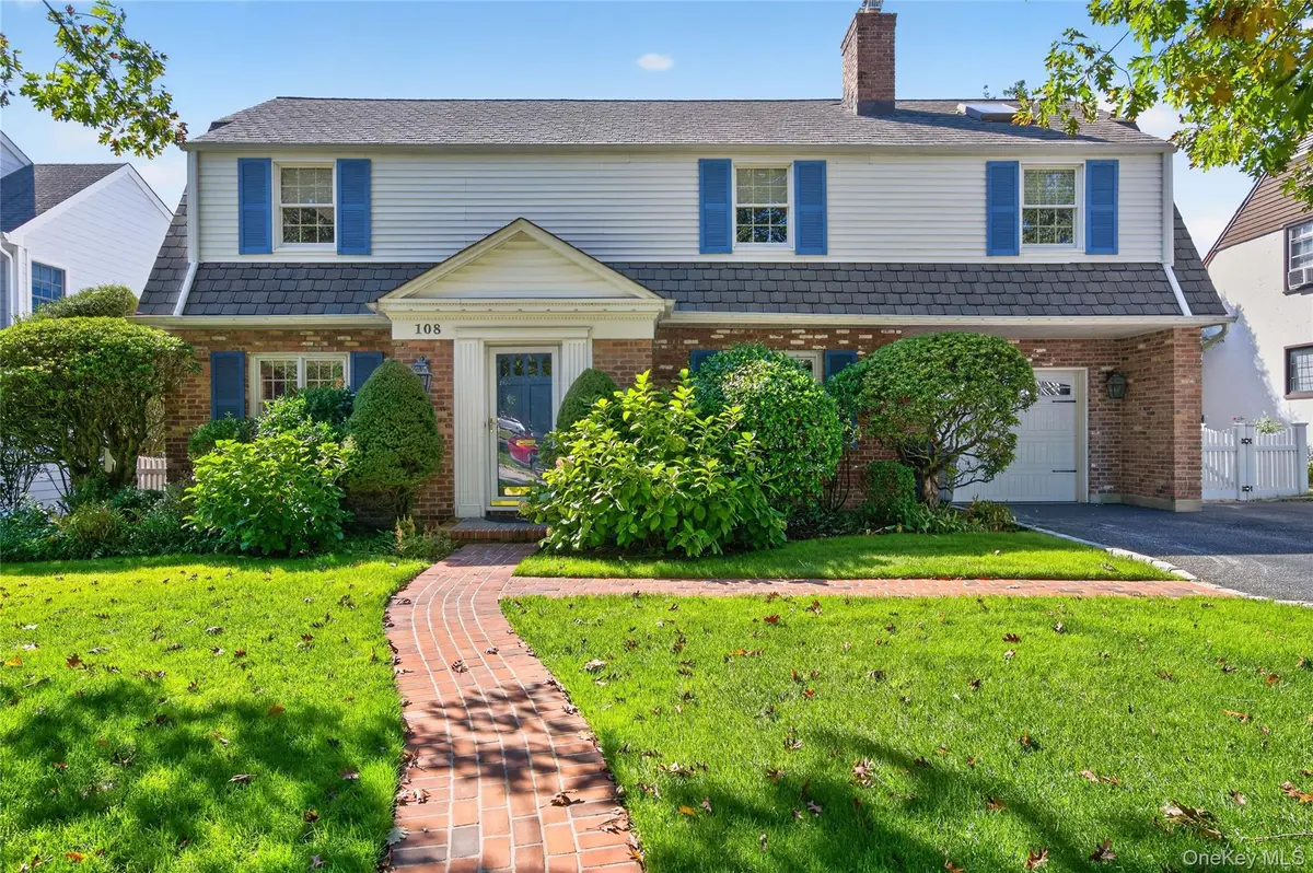 108 Kingsbury RD, Garden City, NY 11530