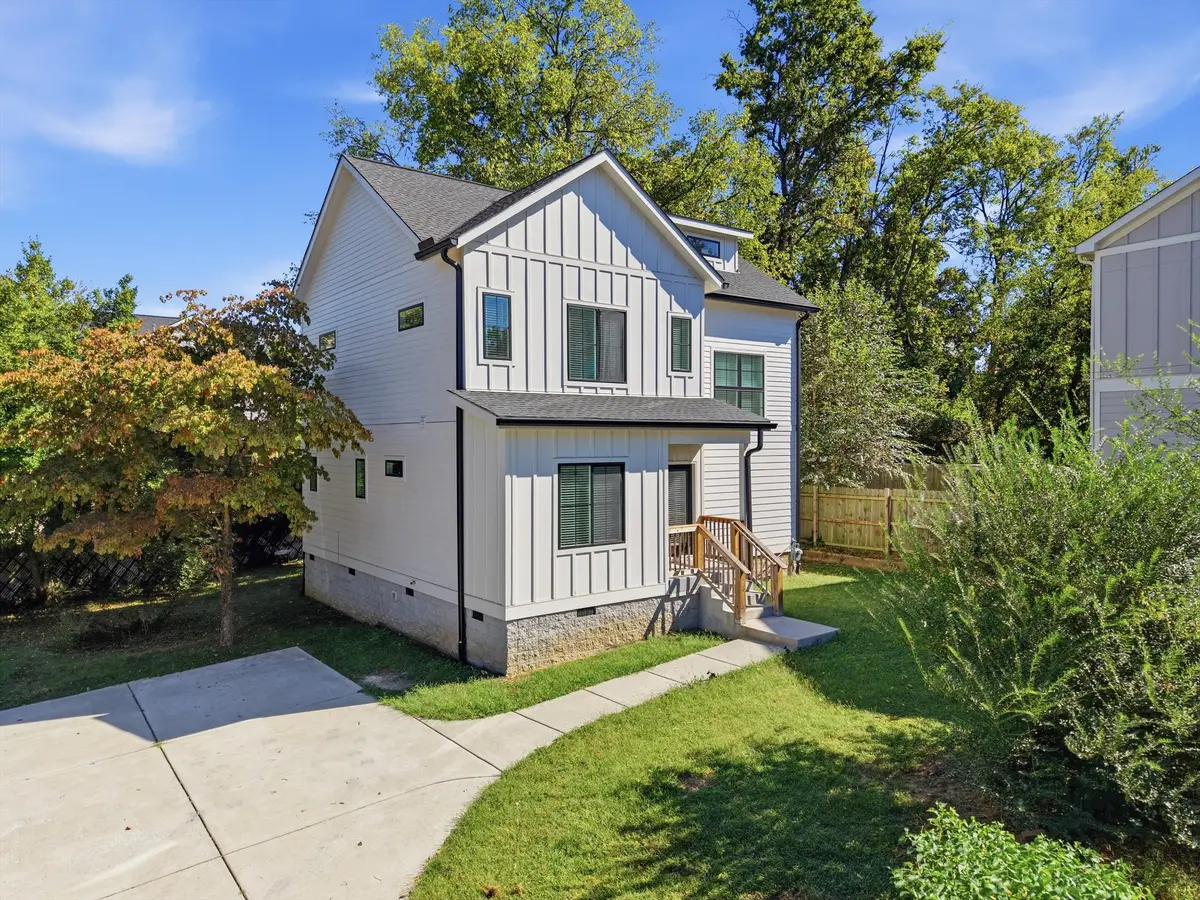 1509B Corder Dr, Nashville, TN 37206