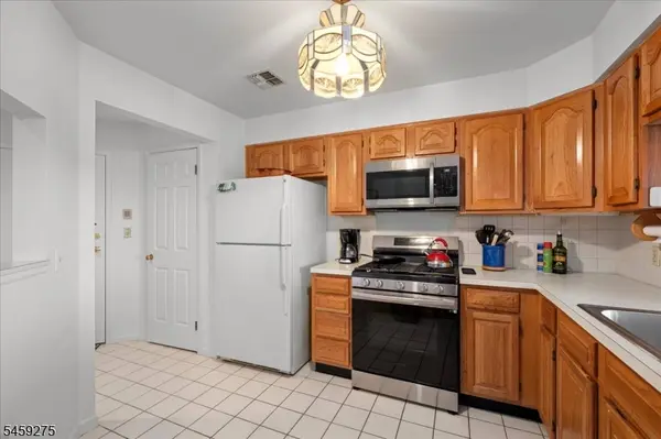 62 Amethyst Ln, Paterson City, NJ 07501