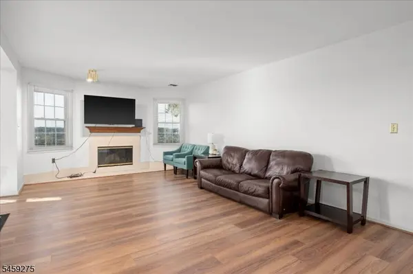 62 Amethyst Ln, Paterson City, NJ 07501