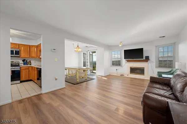 62 Amethyst Ln, Paterson City, NJ 07501