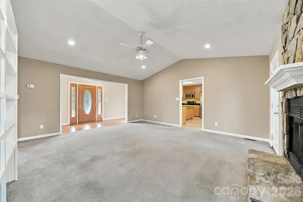 1119 Edgefield LN, Newton, NC 28658