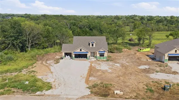 21401 Twin Oaks Pkwy, Peculiar, MO 64078