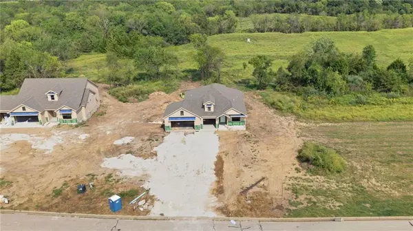 21403 Twin Oaks Pkwy, Peculiar, MO 64078