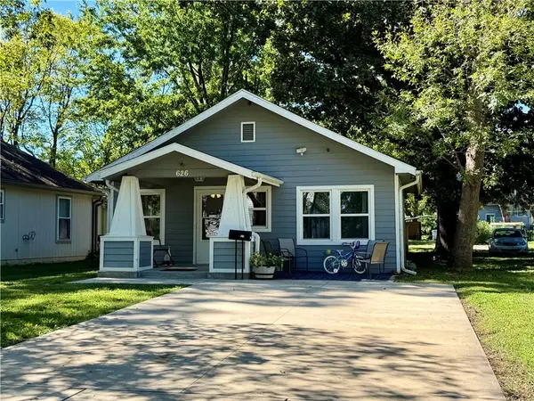 626 S Locust ST, Ottawa, KS 66067
