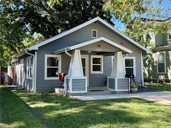 626 S Locust ST, Ottawa, KS 66067