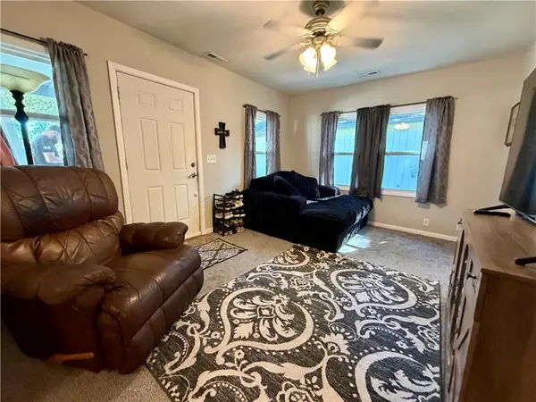 626 S Locust ST, Ottawa, KS 66067
