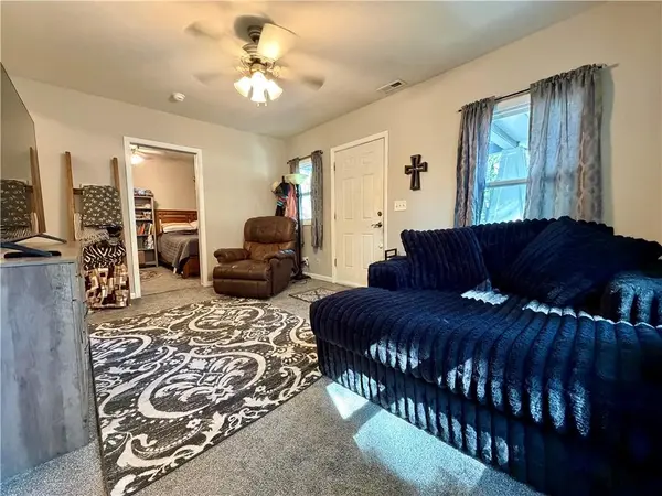626 S Locust ST, Ottawa, KS 66067