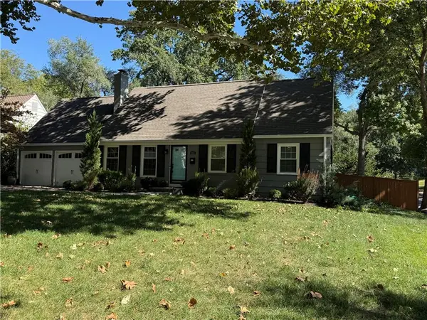 7647 Fairway ST, Prairie Village, KS 66208