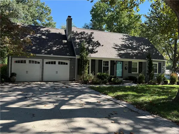 7647 Fairway ST, Prairie Village, KS 66208
