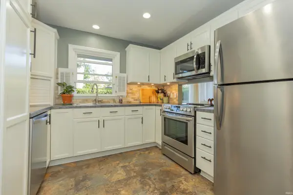 2228 Dusseldorf DR, Evansville, IN 47711