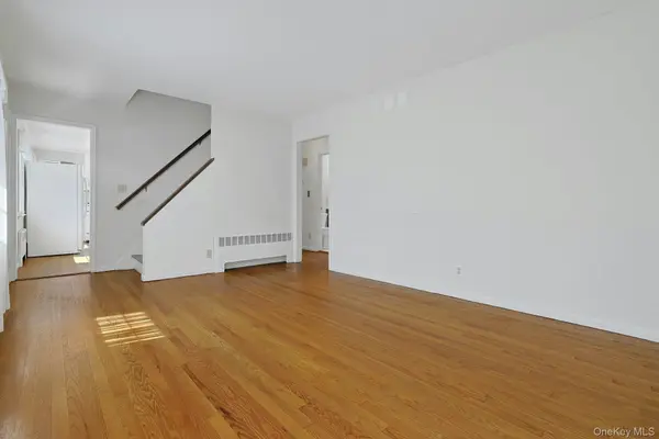 21 Elm ST, Valhalla, NY 10595