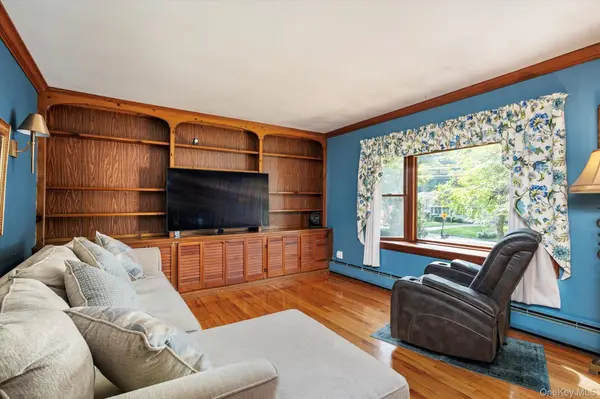 208 Melville RD, South Huntington, NY 11746