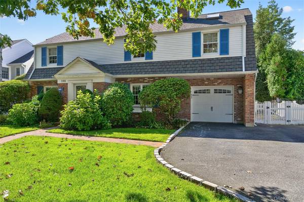 108 Kingsbury RD, Garden City, NY 11530