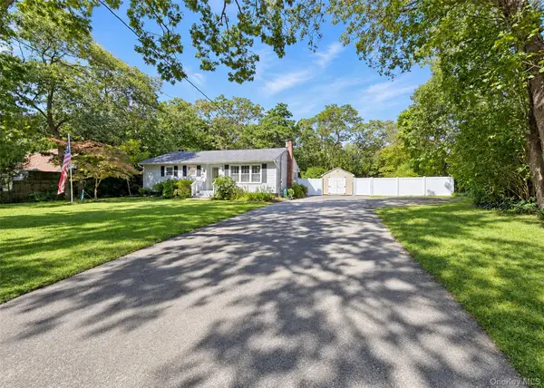 279 Hawkins RD, Selden, NY 11784