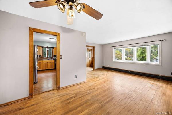 2 Easterly RD, Hampton Bays, NY 11946