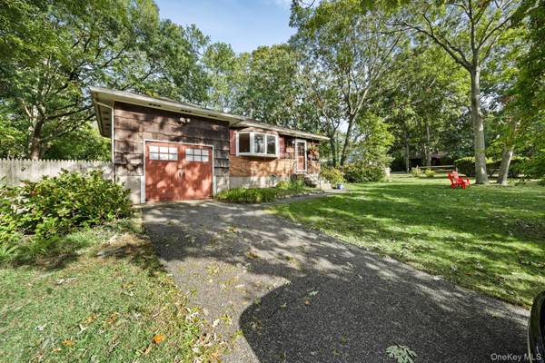 2 Easterly RD, Hampton Bays, NY 11946