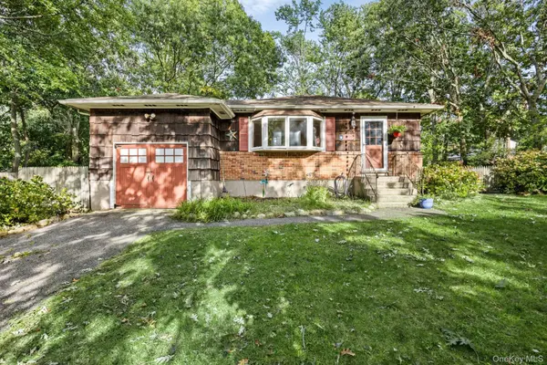 2 Easterly RD, Hampton Bays, NY 11946