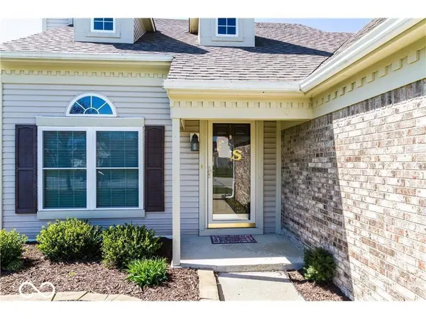 10812 Washington Bay DR, Fishers, IN 46037