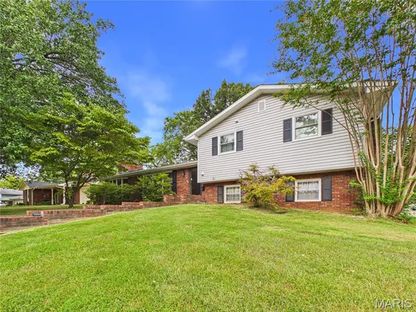 2002 Robinhood CIR, Cape Girardeau, MO 63701