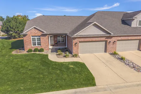 22 Monarch DR, Bloomington, IL 61704