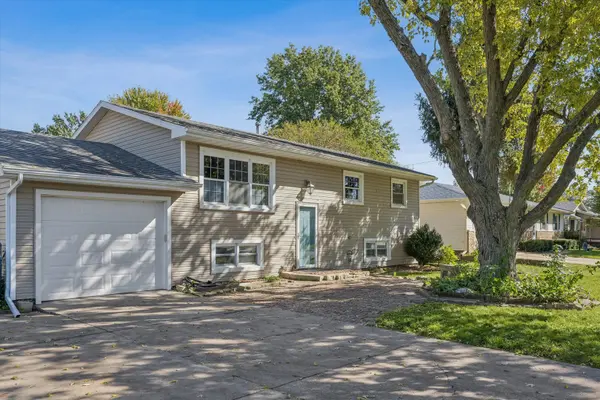 507 S 3rd ST, Eldridge, IA 52748
